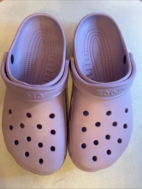 CROCS Classic Clog in Mauve Pink